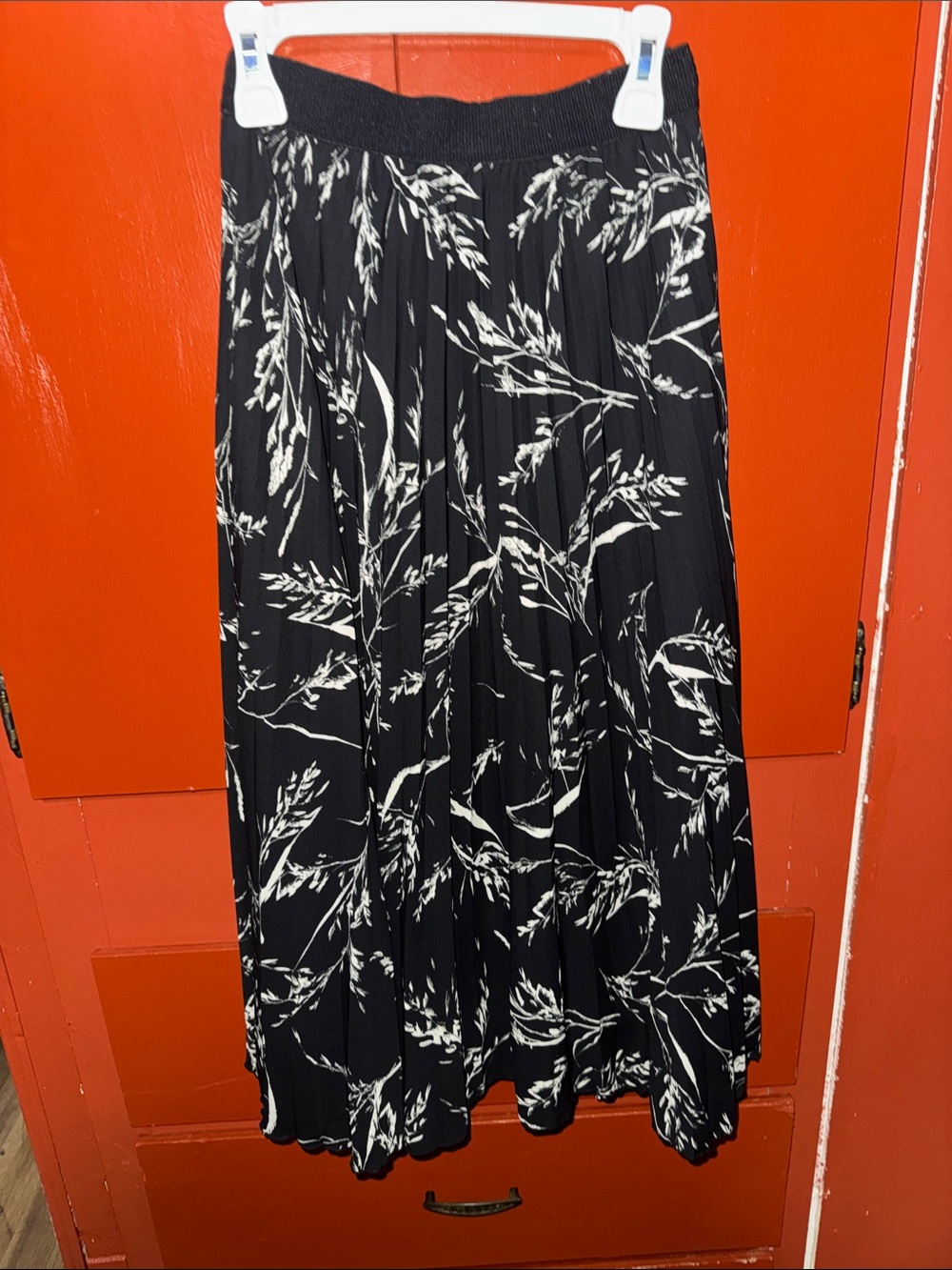 H&M Black and White Botanical Pleated Maxi Skirt